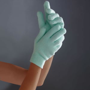 using moisturizing gloves